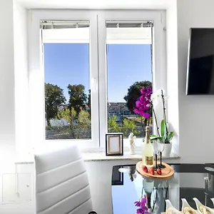 https://lauris-apartment.hotelinzadar.com