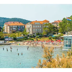 https://idro-studio-apartments-directly-at-the-beach.splithotels.org